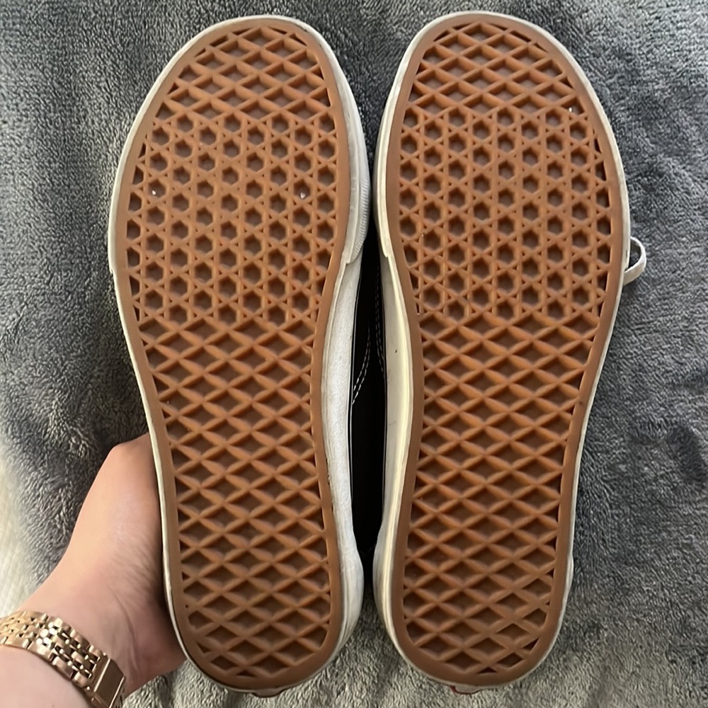 Vans - Picture 2 of 4
